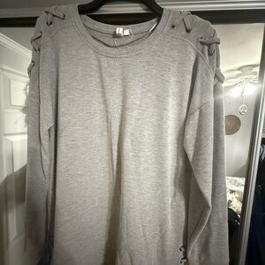 Cable & Gauge Heather Gray Top